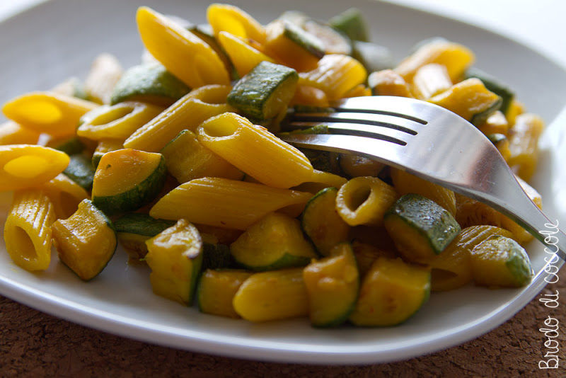 Pasta con zucchine e zafferano