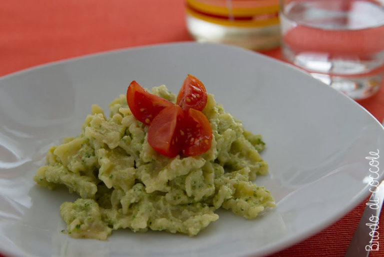 Pasta con pesto di zucchine