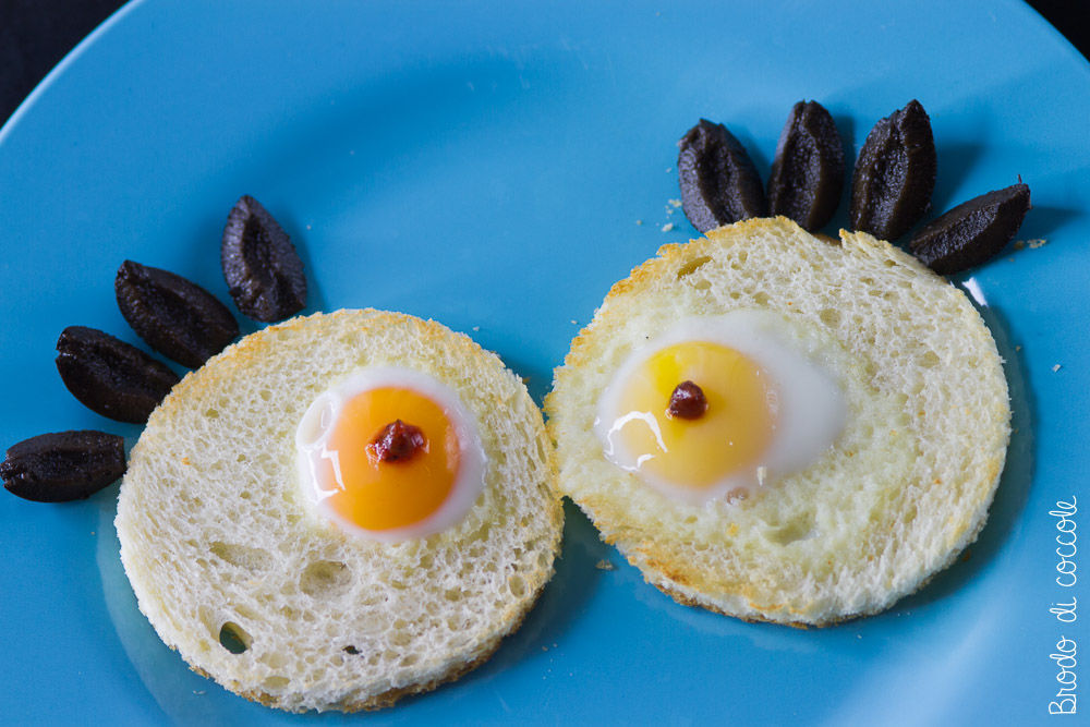 Occhietti di mostro - Crostini con uova di quaglia per Halloween