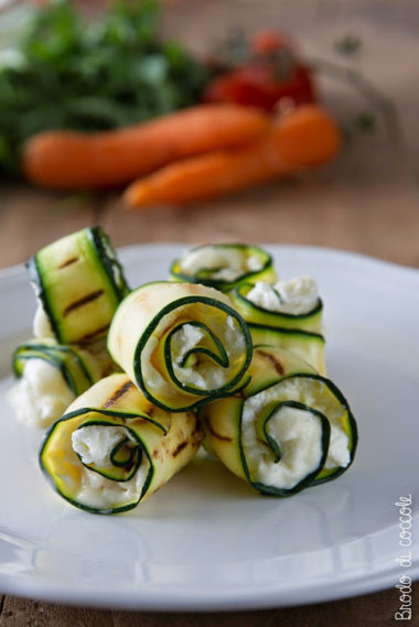 Involtini di zucchine e caprino