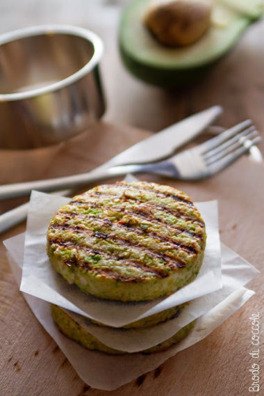 Hamburger di pollo e avocado