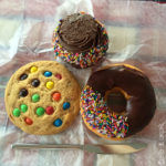 New York - Colazione con cookies, donut e cupcake,