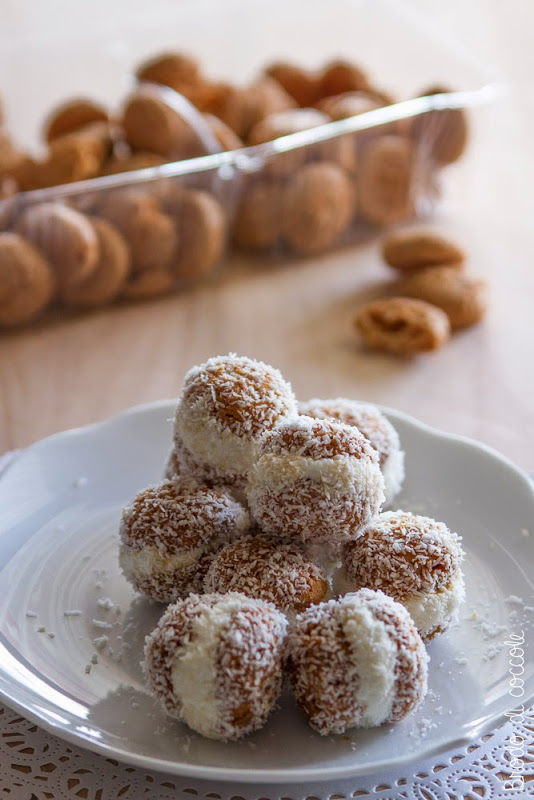 Dolcetti di amaretti al cocco