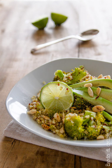 Quinoa con broccoli e avocado