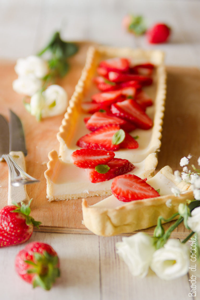 Crostata con panna cotta e fragole