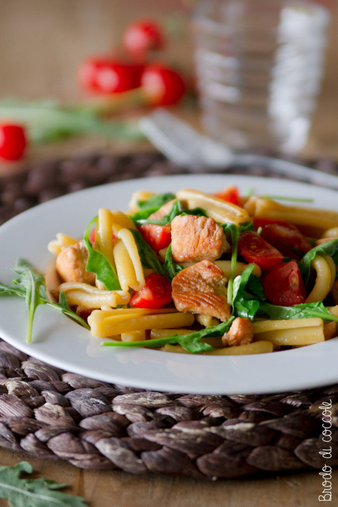 Pasta con salmone, rucola e pomodorini