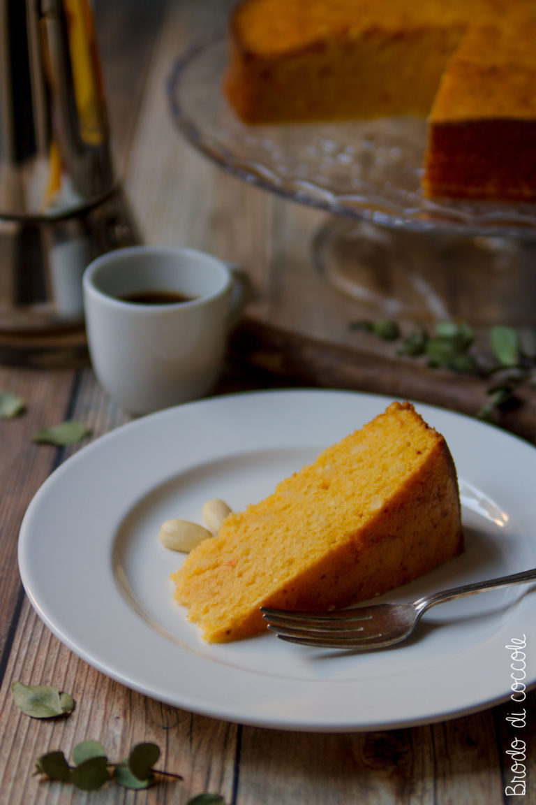 Torta di carote, mele e mandorle