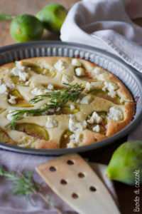 Focaccia in 5 minuti con fichi e ricotta