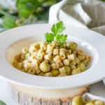 Pasta con pesto di gambi di carciofo