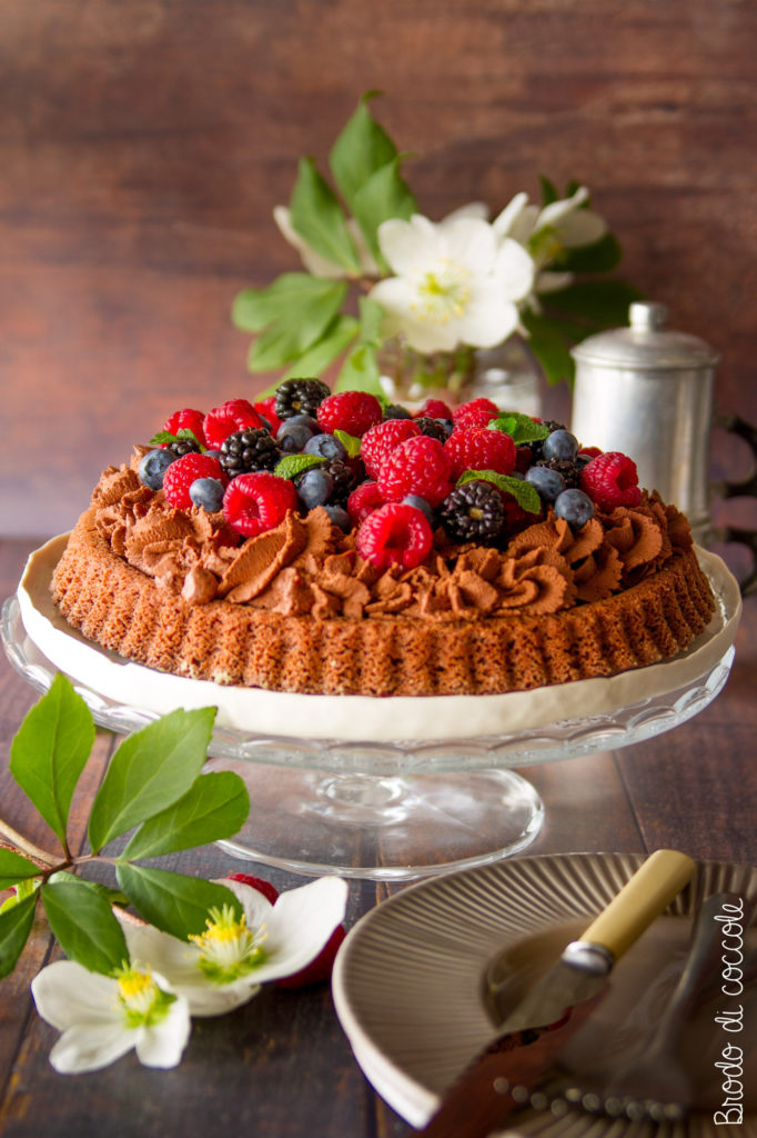 Crostata morbida al cioccolato e frutti di bosco