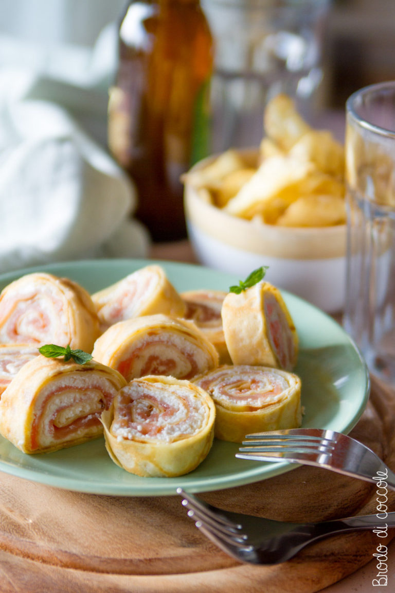 Rotolini di crepes al salmone