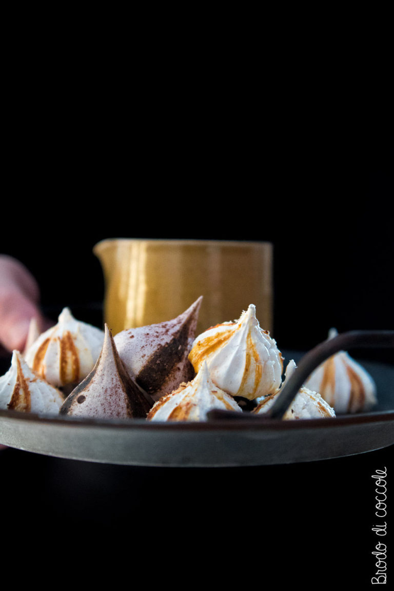 Meringhe al cacao e alla nocciola
