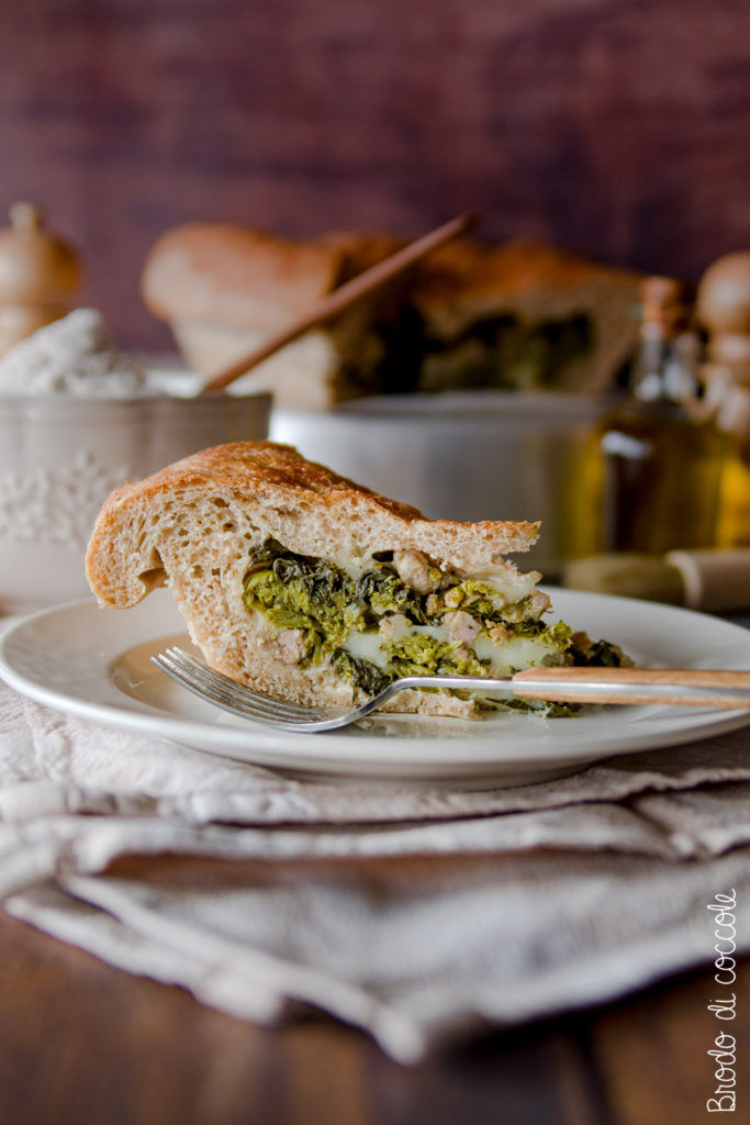 Pizza con cime di rapa e salsiccia