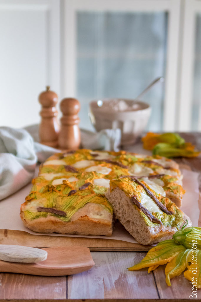 Focaccia sofficissima con fiori di zucca