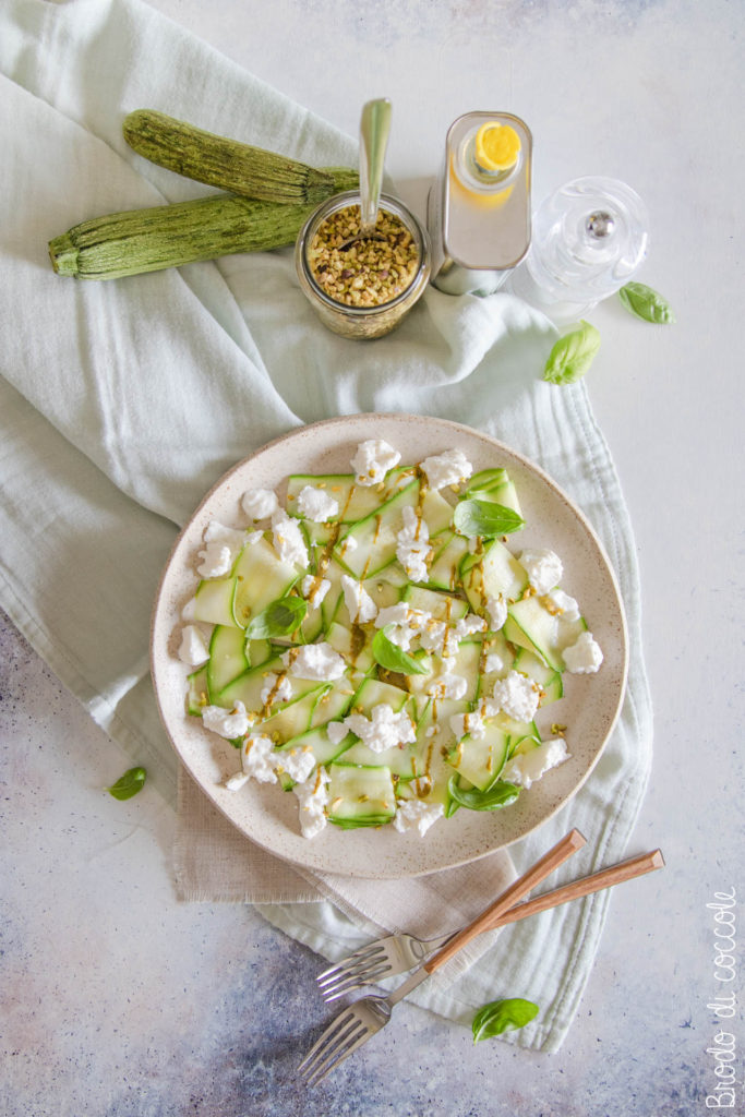 Carpaccio di zucchine con ricotta e pistacchi