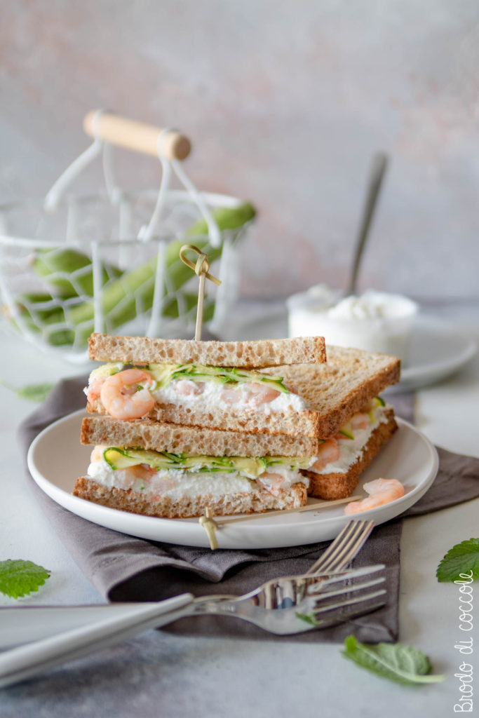 Sandwich con ricotta, gamberi e zucchine