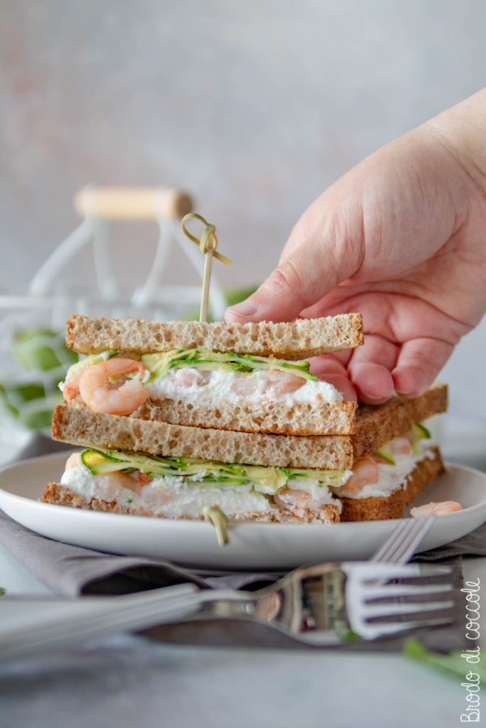 Sandwich con ricotta, gamberi e zucchine