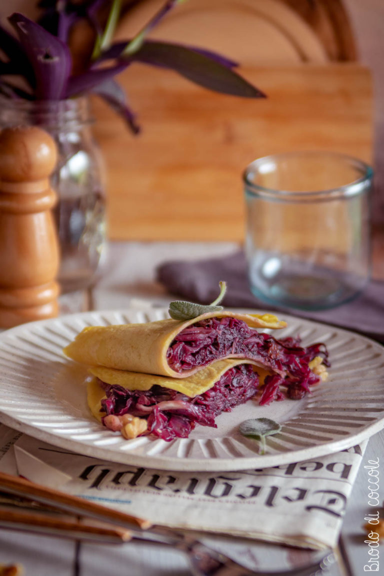 Crepes di ceci con radicchio e noci