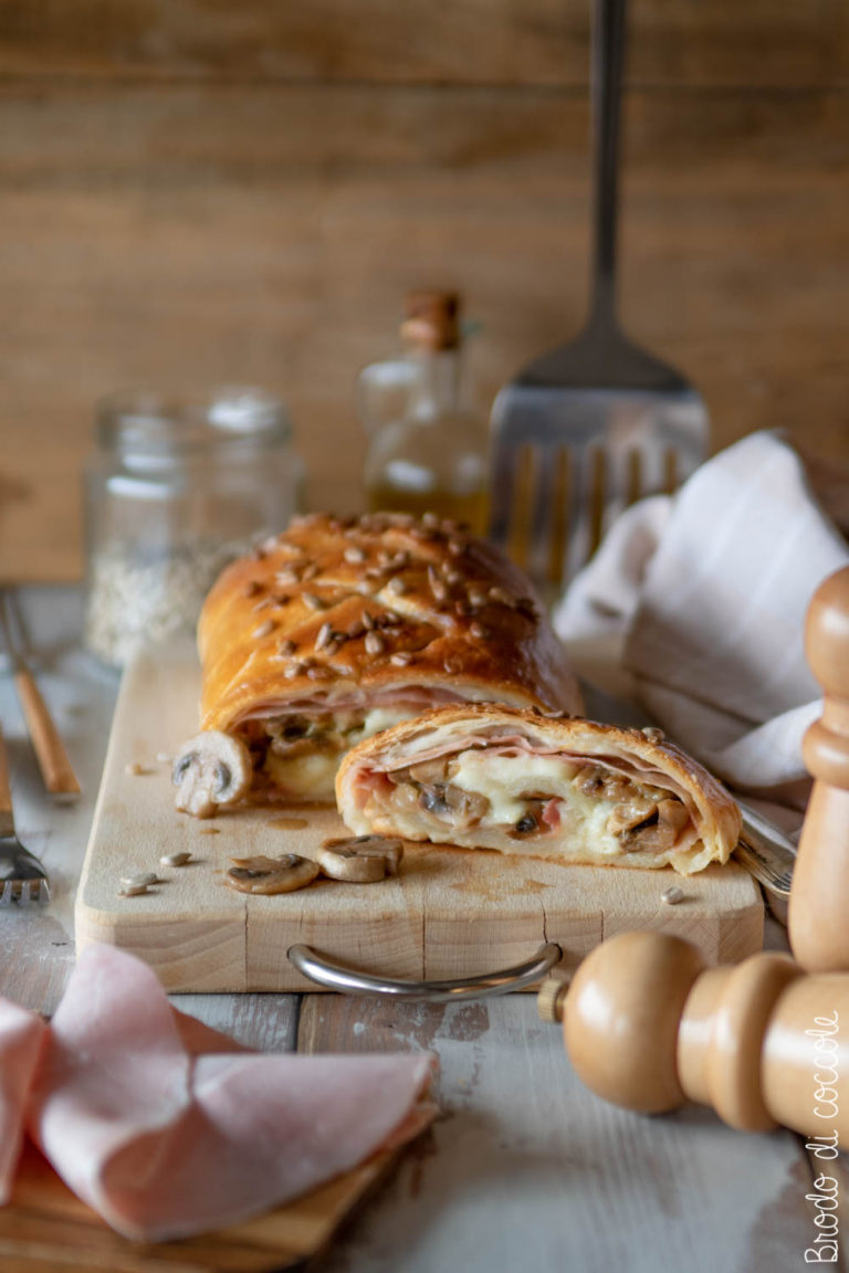 Strudel salato con prosciutto cotto e funghi