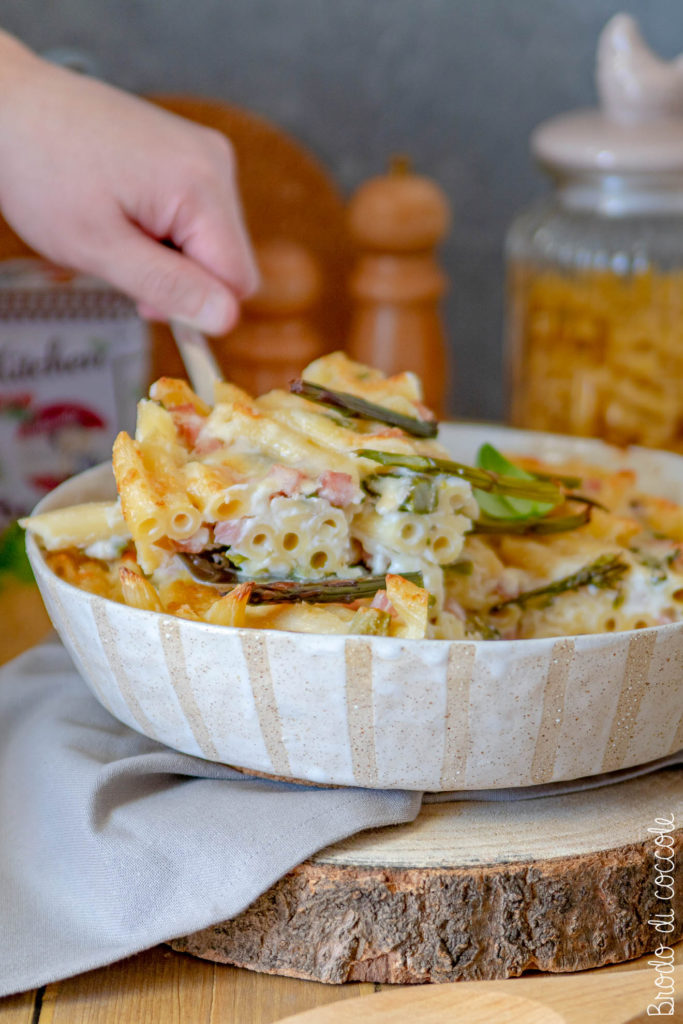 Pasta al forno con asparagi e prosciutto cotto