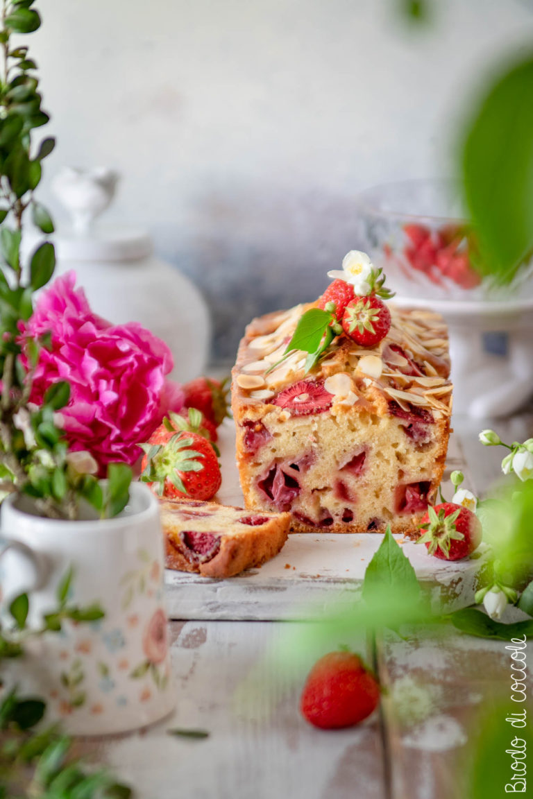 Plumcake alle fragole e cioccolato bianco