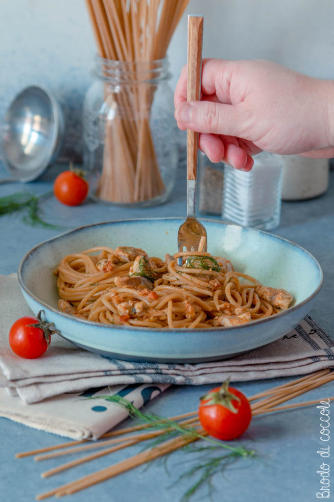 Spaghetti con sugo di sgombro al finocchietto