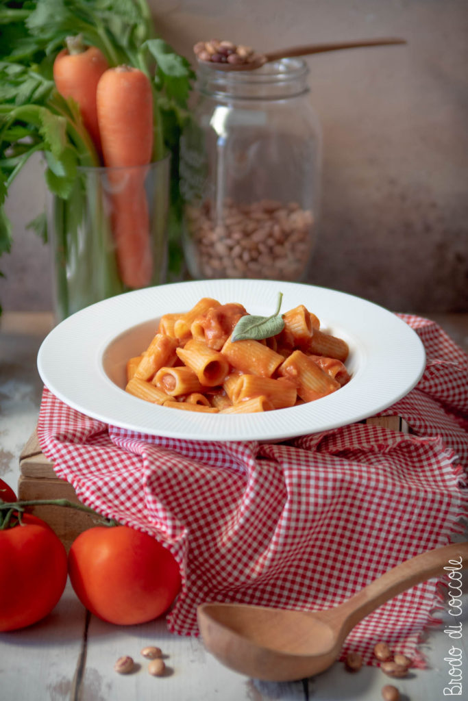 Pasta con ragù di fagioli