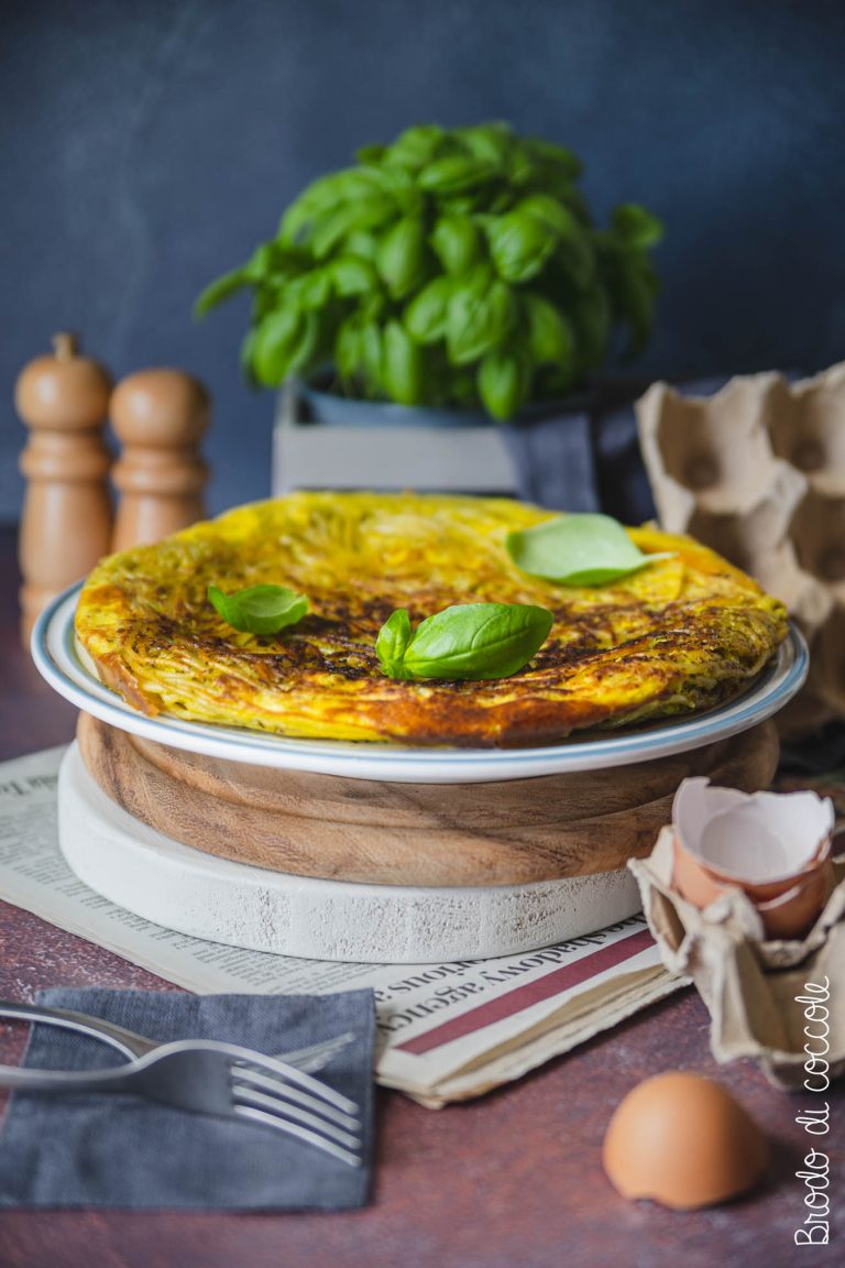 Frittata di pasta con ricotta e pesto