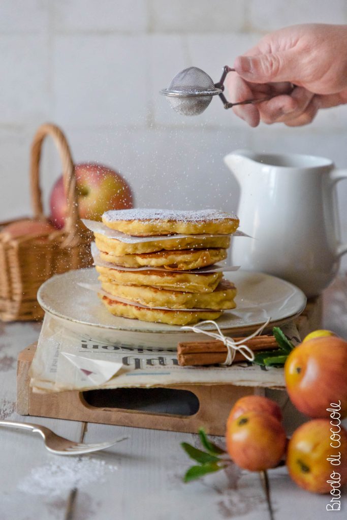 Frittelle di mele e yogurt